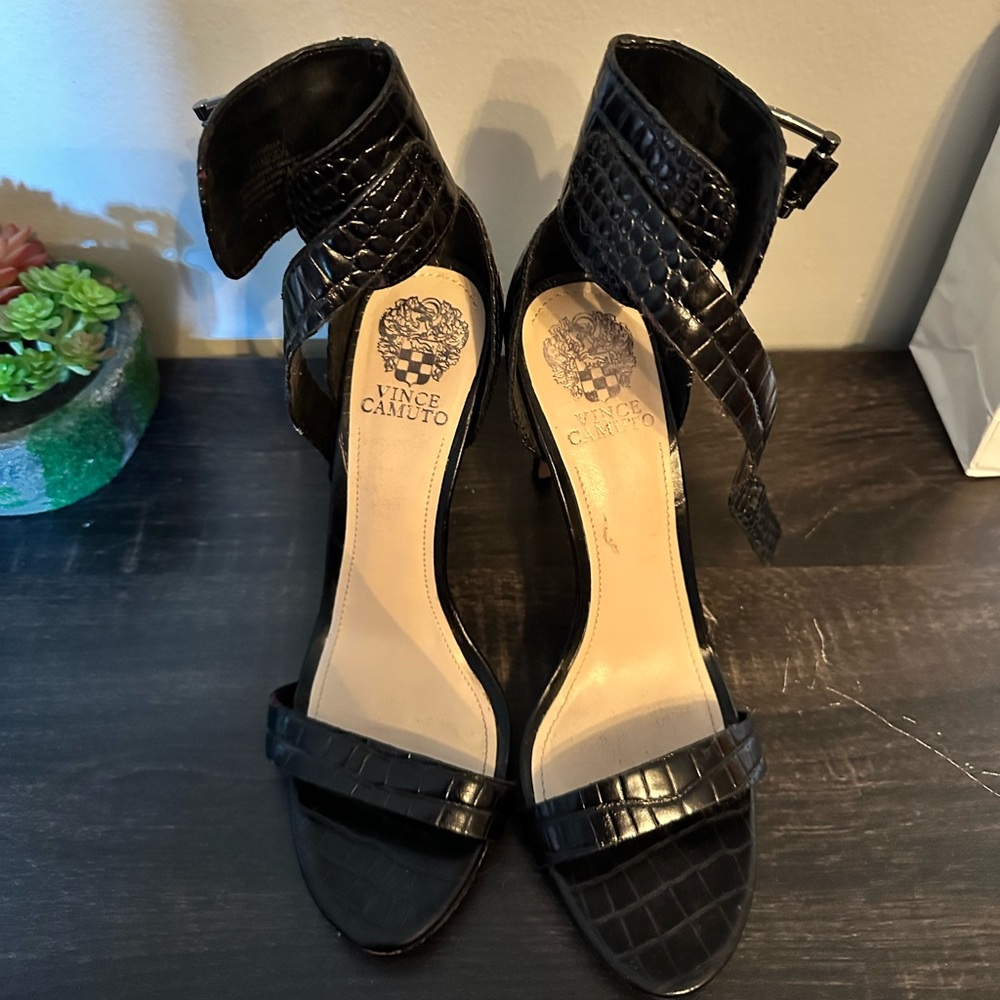 Great condition Vince Camuto Heels